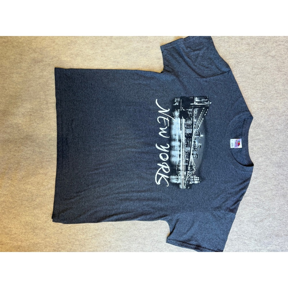 Fruit of the Loom New York City Skyline Graphic T-Shirt Charcoal Gray Large